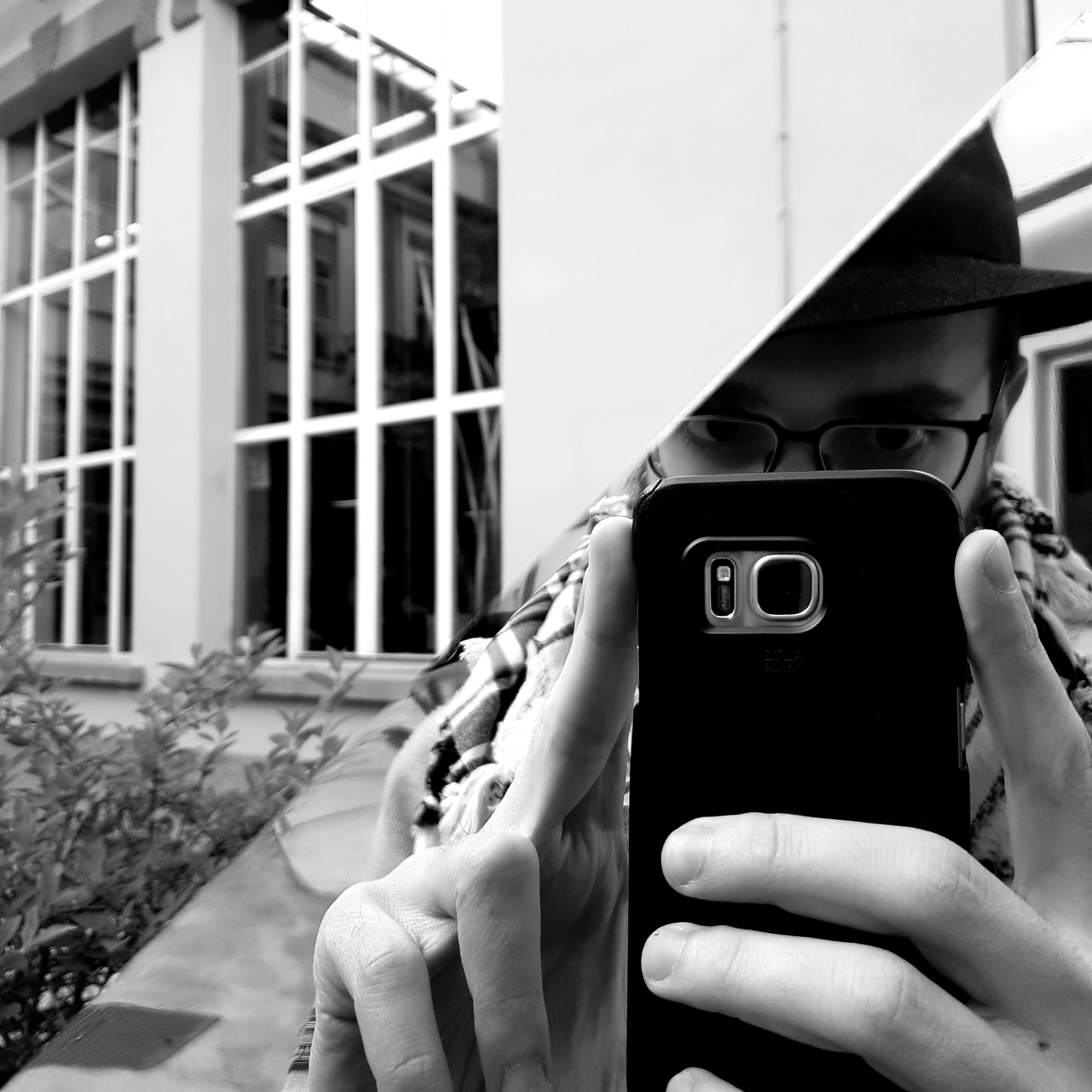 Experiments in symmetry to rediscover the beauty of everyday moments - Interview with Marco La Fratta